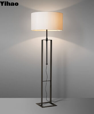주문 현대 장식 조명을 위한 조정 가능한 높이 황동 농가 전기 스탠드 온라인 제품